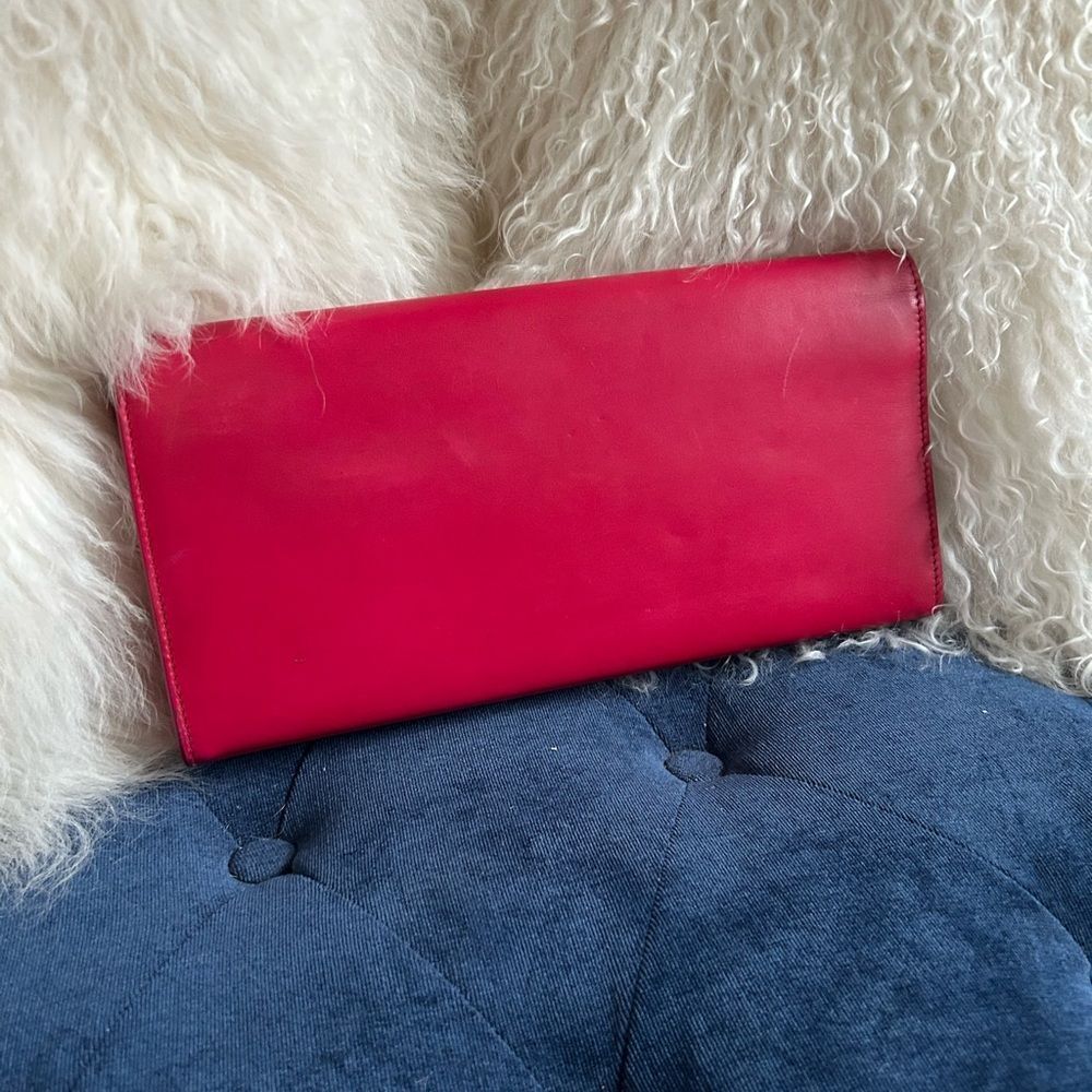 Yves Saint Laurent Fuchsia Clutch with Gold Logo - Picture 7 of 9